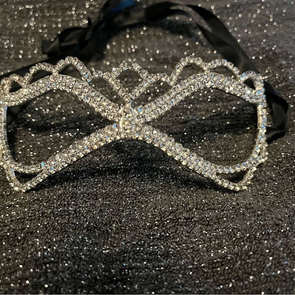 Elegant Crystal Masquerade Mask